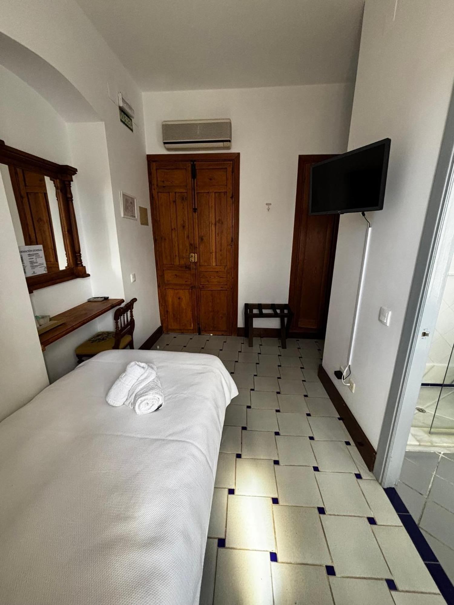 Hotel Entreolivos Ел Педросо Екстериор снимка