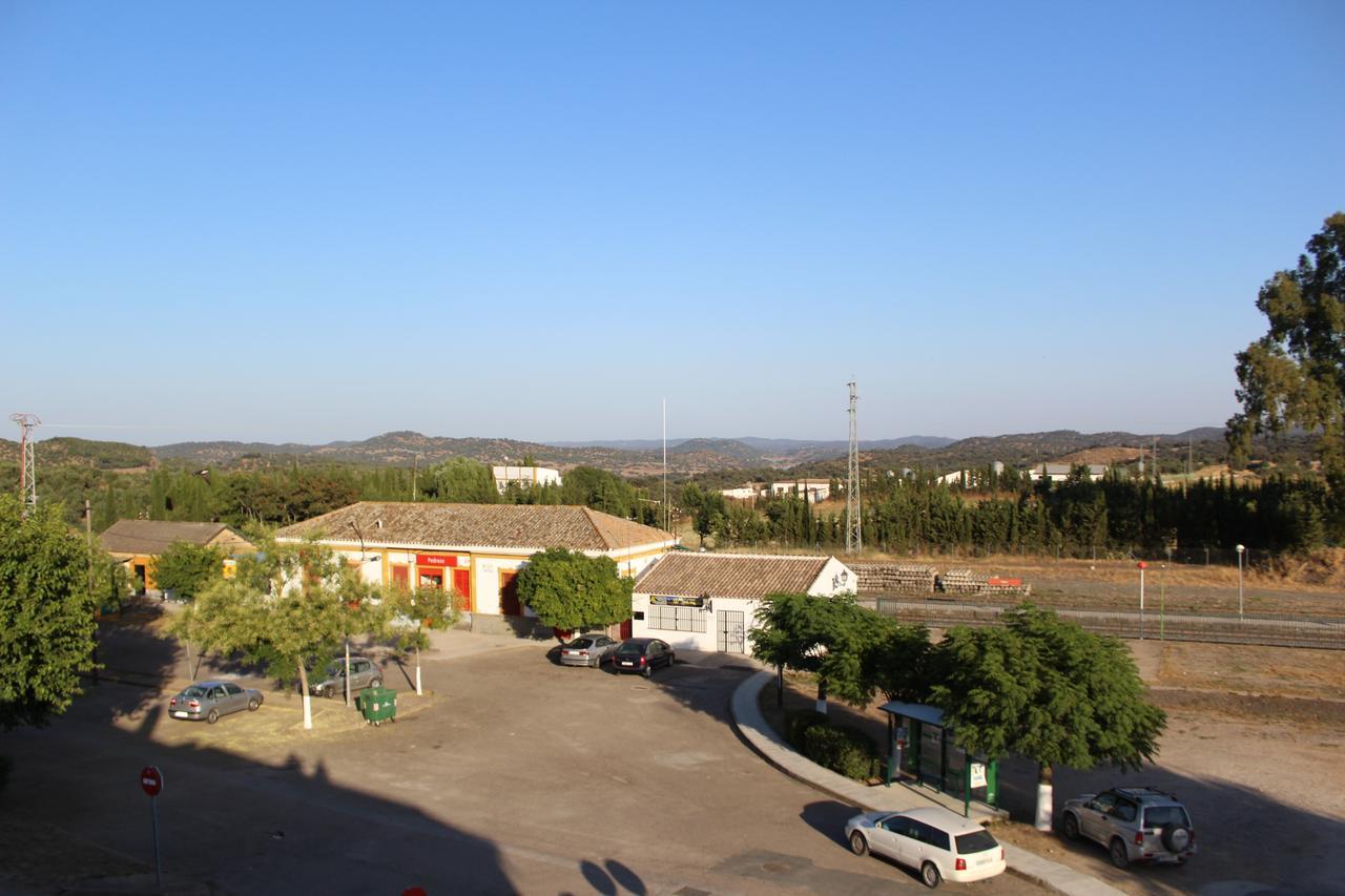 Hotel Entreolivos Ел Педросо Екстериор снимка